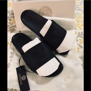 Palazzo Medusa Slide Sandal Mens 44 US-10